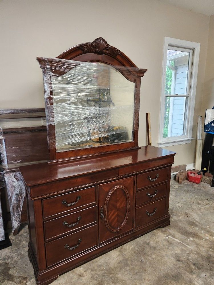 King Size Bedroom Set. Includes Bed, Dresser, Mirror, And Nightstand $375