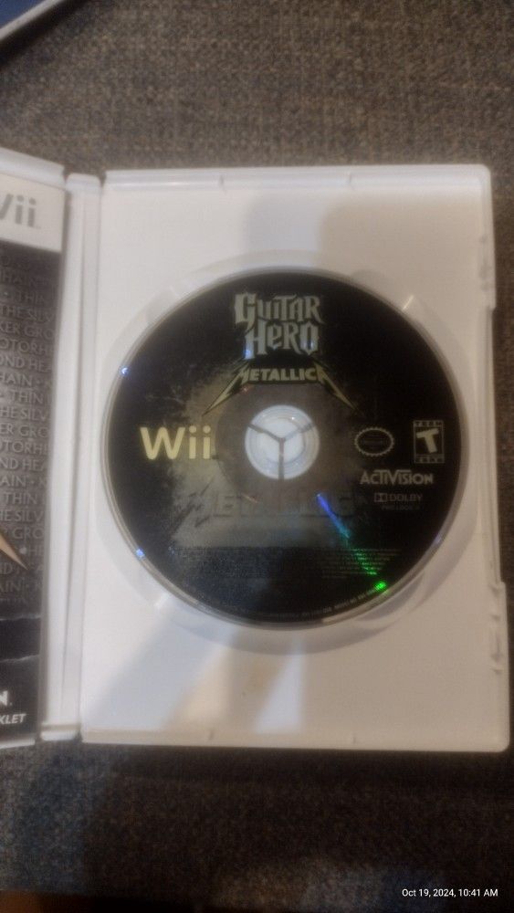 Nintendo WII Console & Guitar Hero Bundle