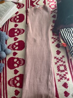 Knitted tight pink dress