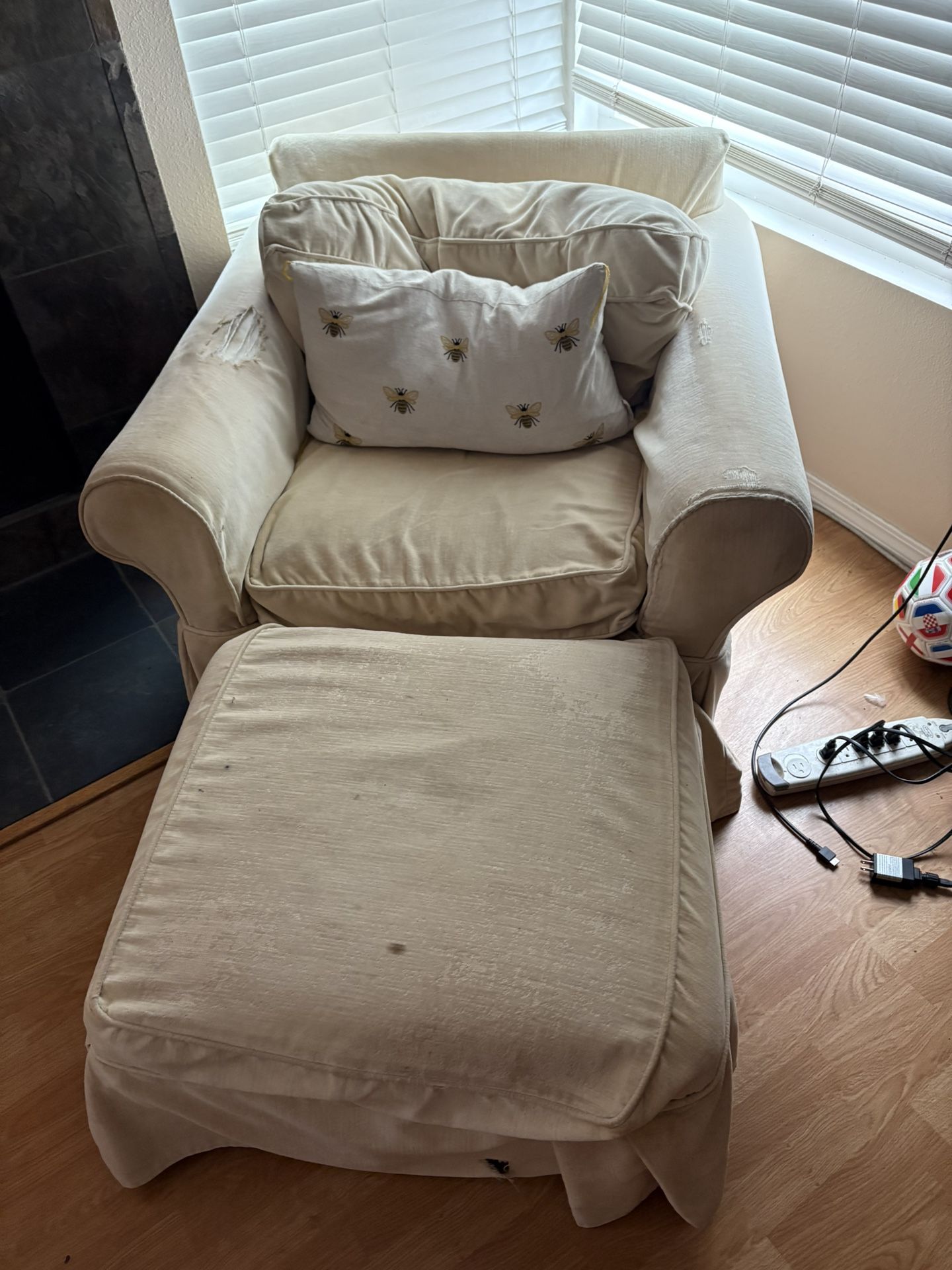Living room Chair +ottoman