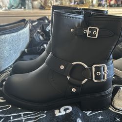 Universal thread memory foam women booties