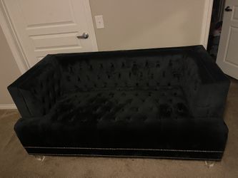 BLACK LOVE SEAT WITH 2 Pillows