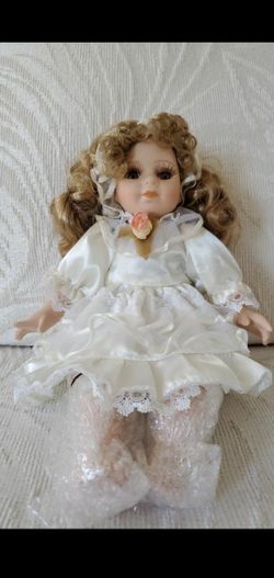 Collectible Porcelain Doll NEW - Muneca de porcelana NUEVA