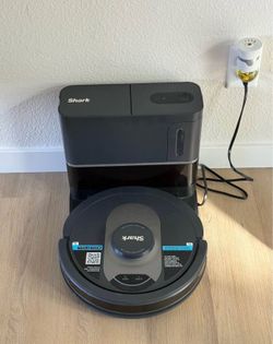 Shark AI Ultra Robot Vacuum Self-Empty Base UR250BEYUS - Black