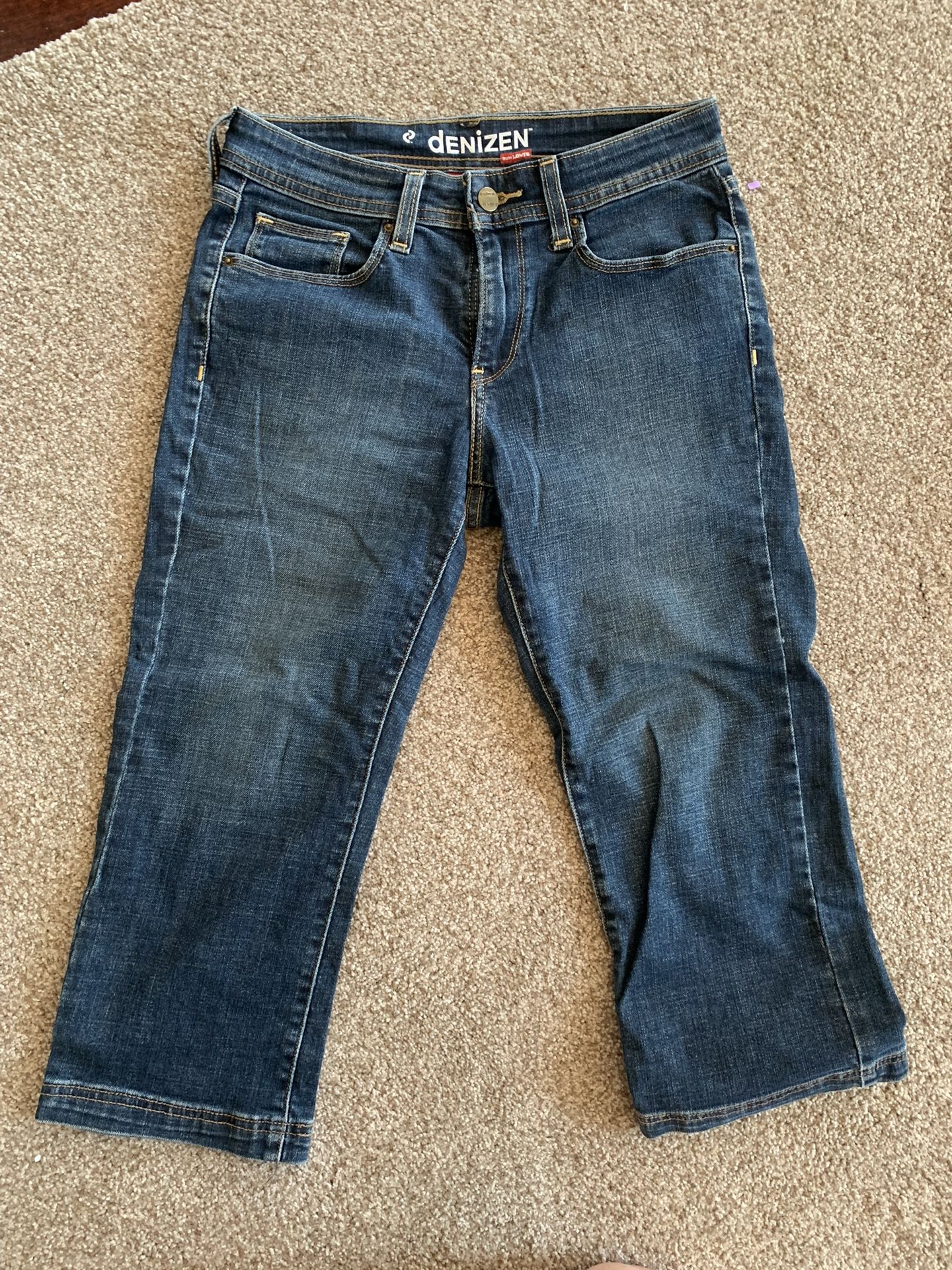 Like NEW Denizen By Levi’s Capri Pants (size 4)