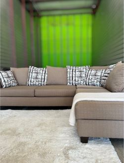 Nice sectional sofa couch (DELIVERY AVAILABLE)