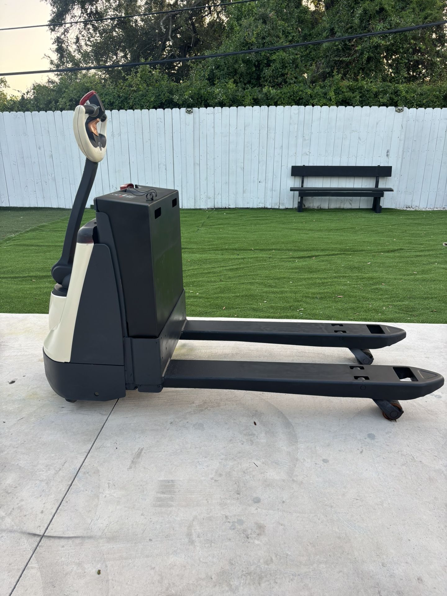 Pallet Jack Crown