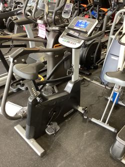 Spirit XBU55 Upright Exercise Bike W/ ONLY 2 Hours Of Use