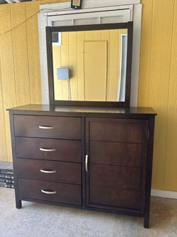 Dresser in good condition