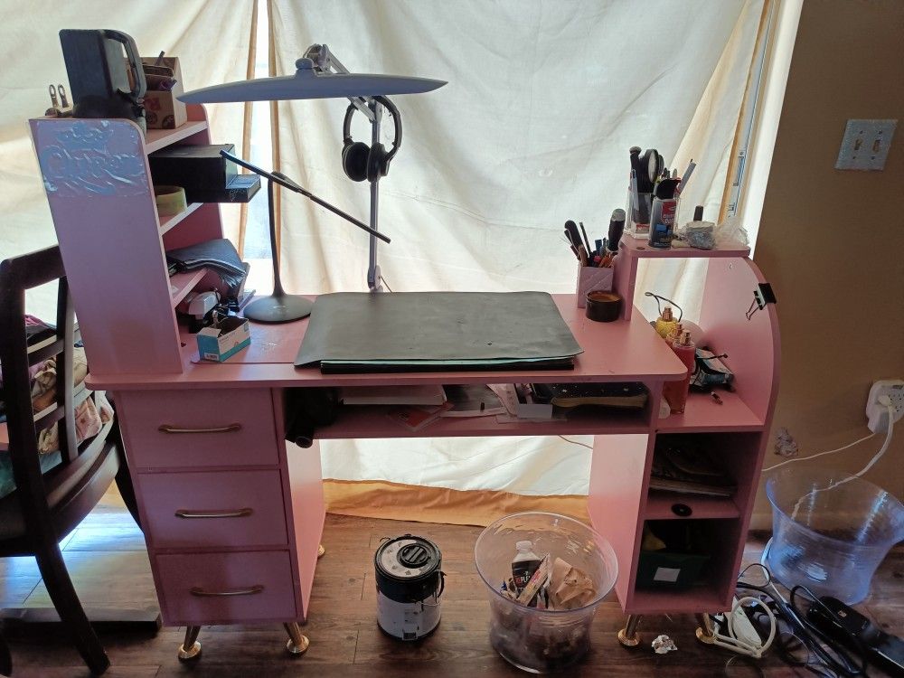 Nail Desk