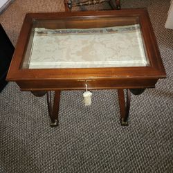 Display Glass Table