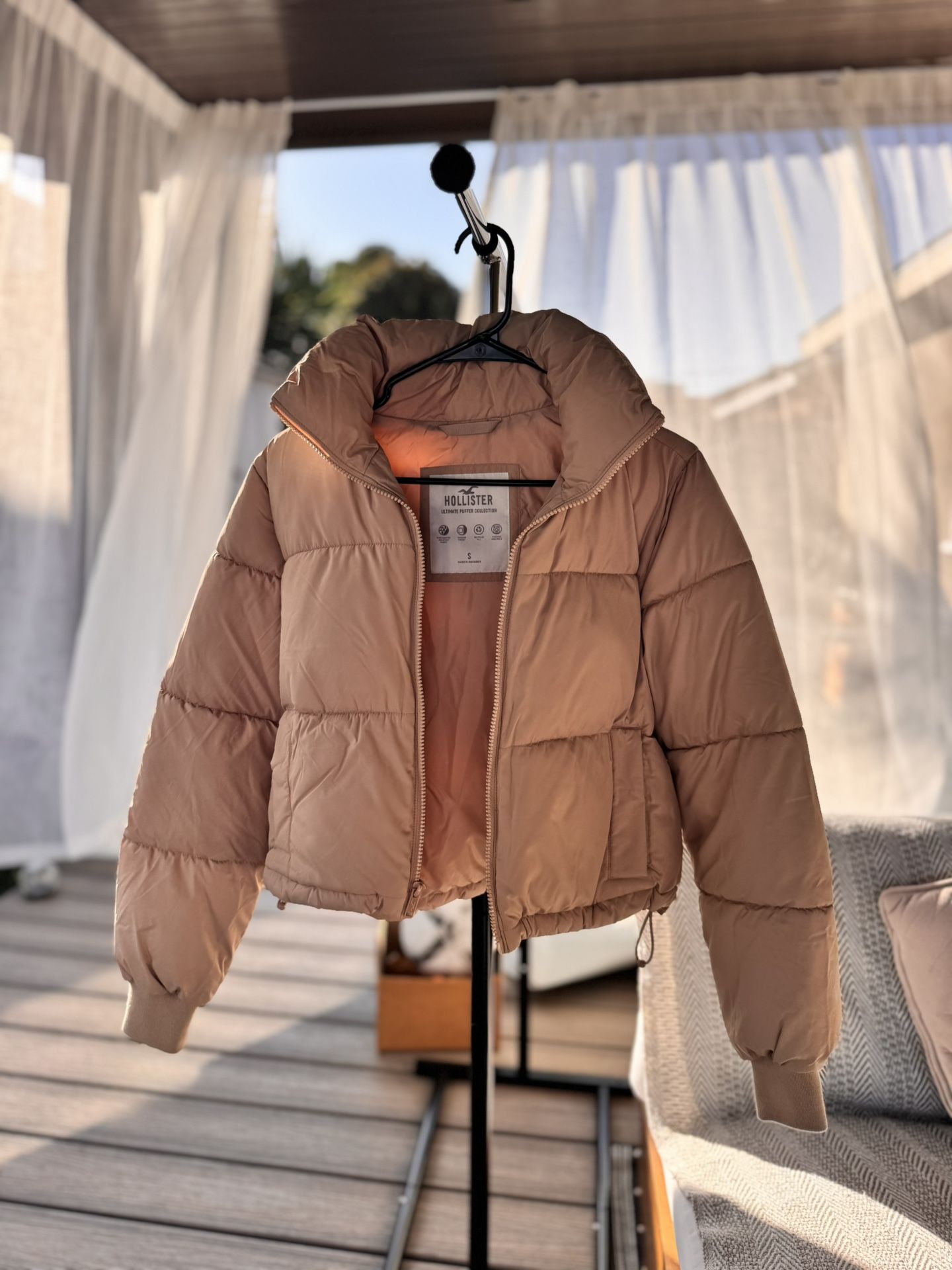 Women’s Hollister Ultimate Puffer Collection Jacket Size Small Pale Pink/nude