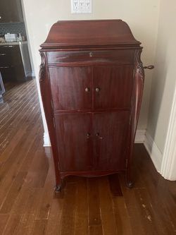 Antique 1910s Victrola VV-XIV Walnut Console Phonograph w/ ~100 Records – Working