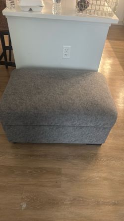 Grey Ottoman w. Storage