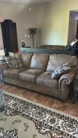 Ashley Furniture 4-Piece Living Room Set – Excellent Condition