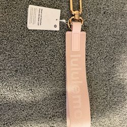 Lululemon Never Lost Keychain Color Pink Pearl/White/Rose Gold 