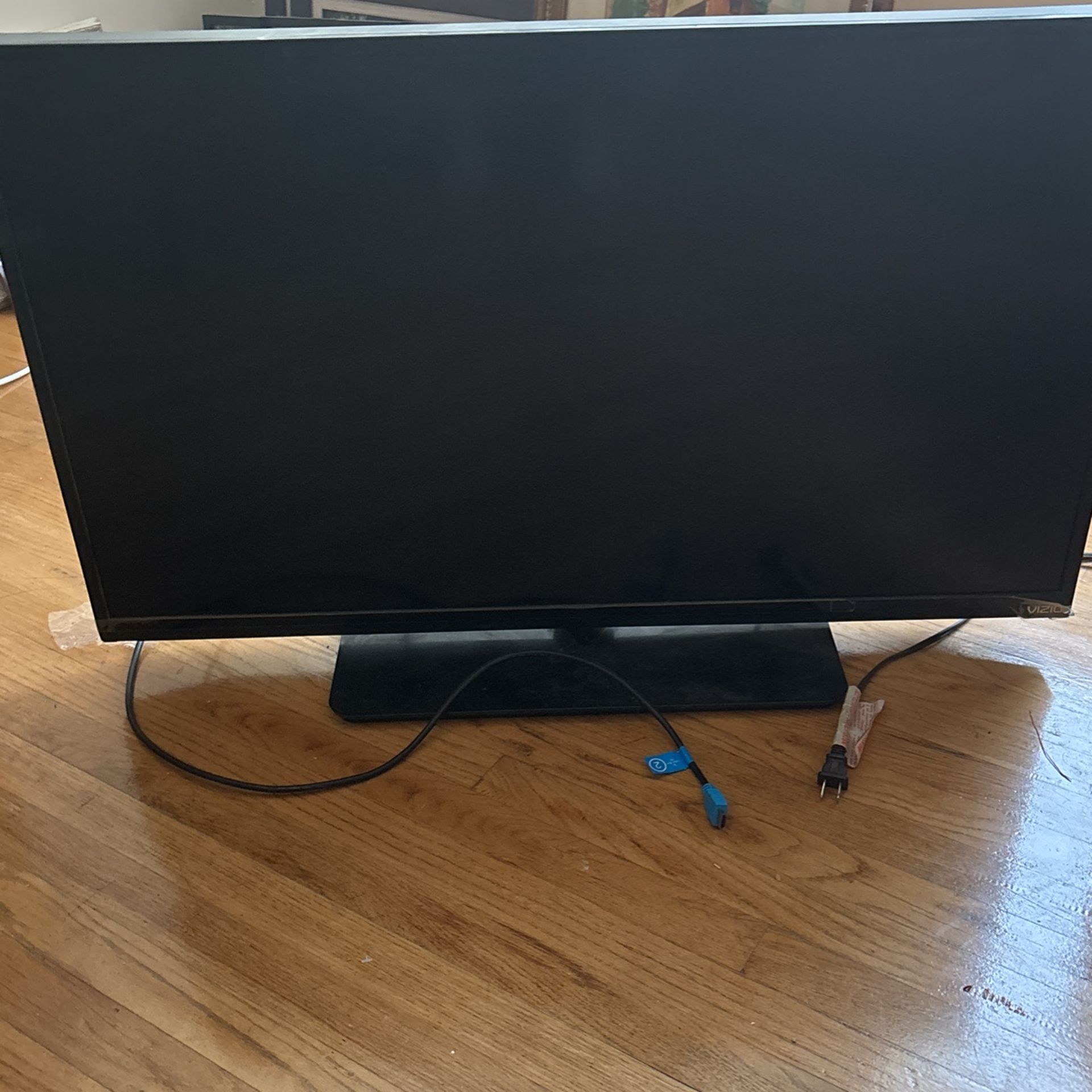 38.5 Inch Vizio E390iA1 Flatscreen Smart Tv Lines In Screen for Sale
