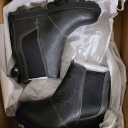 Size 6 WEATHERIZED SOREL booties 