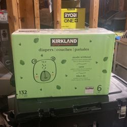 132 Kirkland Diapers Size 6