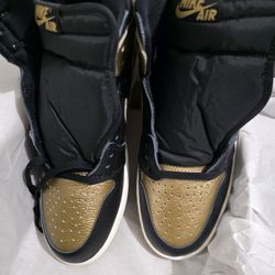 Jordan 1 High Metallic Gold Sneakers Size 10