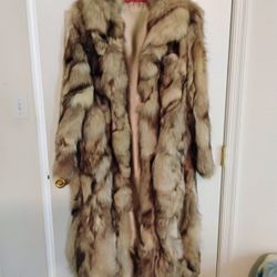 Vintage Full-Length Coyote Fur Coat – Real Fur, Luxe & Timeless And Vintage Black Fur Jacket – Elegant Cropped Style