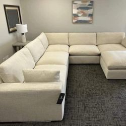 Elyza 5-Piece Sectional with Ottoman in Linen