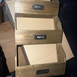 Wall mount mail organizer
