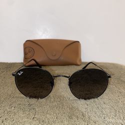 Raybans Black Round Sunglasses 