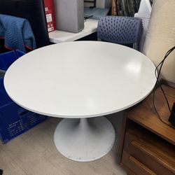 Dinning Table + 4 Chairs 