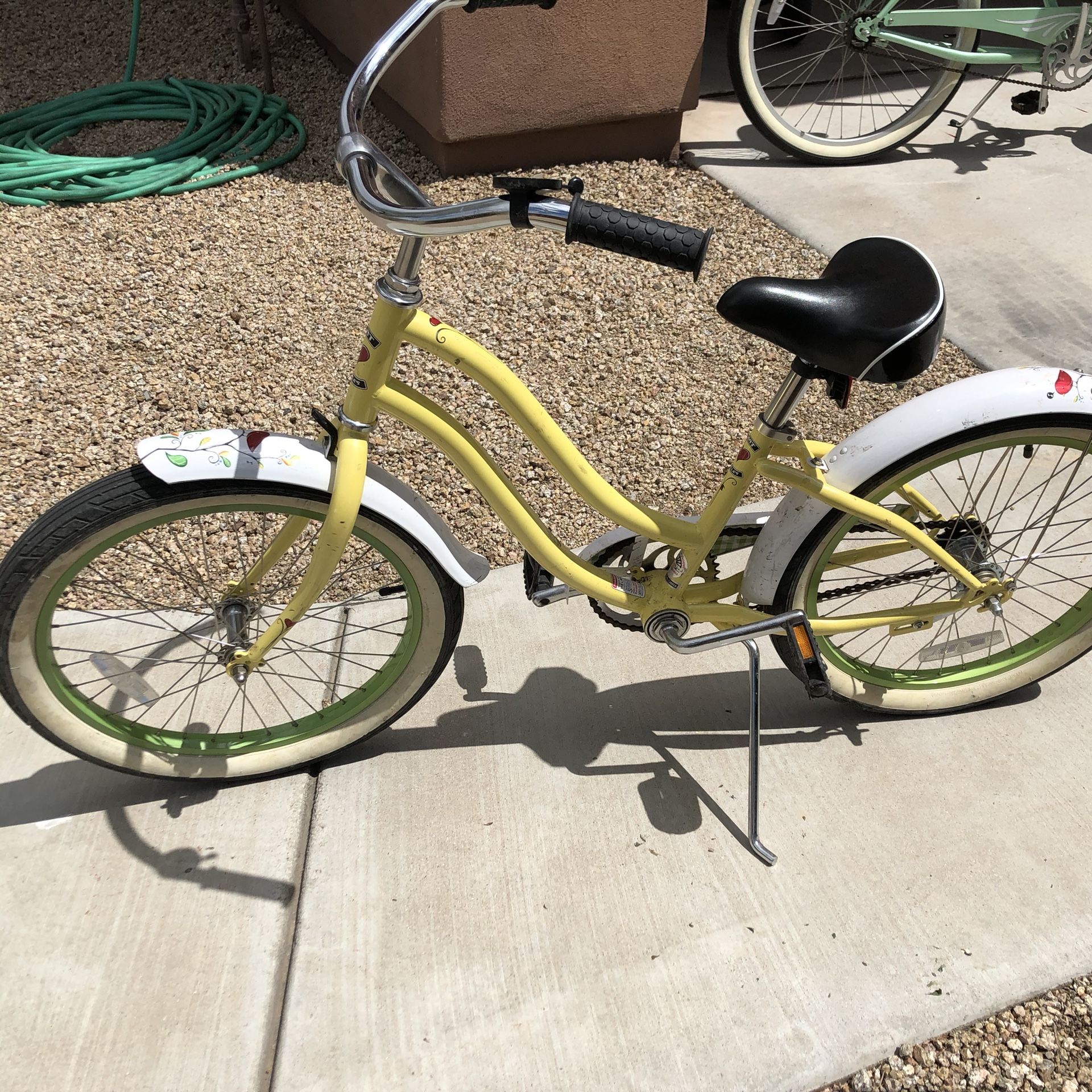 Phat beach cruiser.