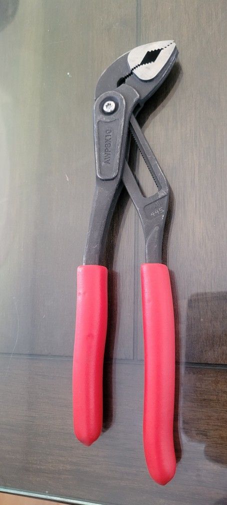 Brand New Red Snap On Adjustable Fine Tooth Pliers