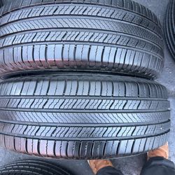 Tengo un par de llantas seminuevas, marca Michelin defender 205 60 R16 instalación y balanceo por el mismo precio 