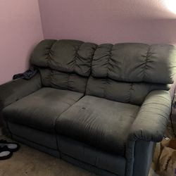 Bluereckineer Love Seat $60