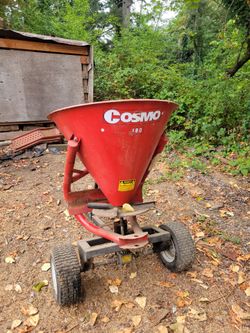 Tow behind fertilizer