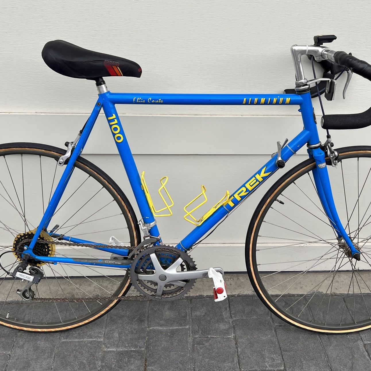 Trek 1100 aluminum online road bike value