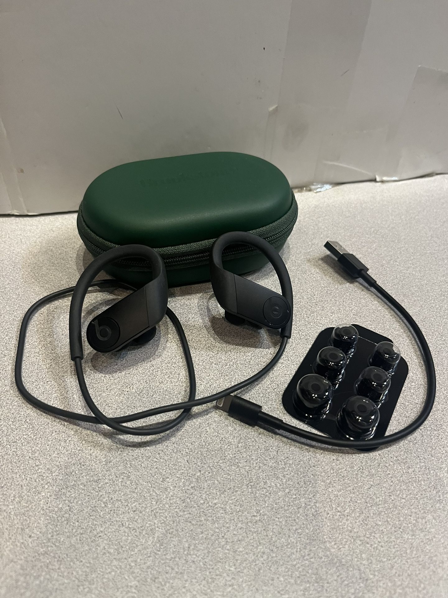Beats by Dr Dre Powerbeats 4 high-performance wireless Bluetooth earphones-Black