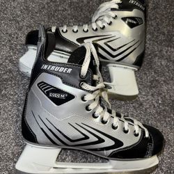 CCM Intruder Hockey Ice Skates Mens Size 10 Vintage Classic Used Pre Owned Gear.