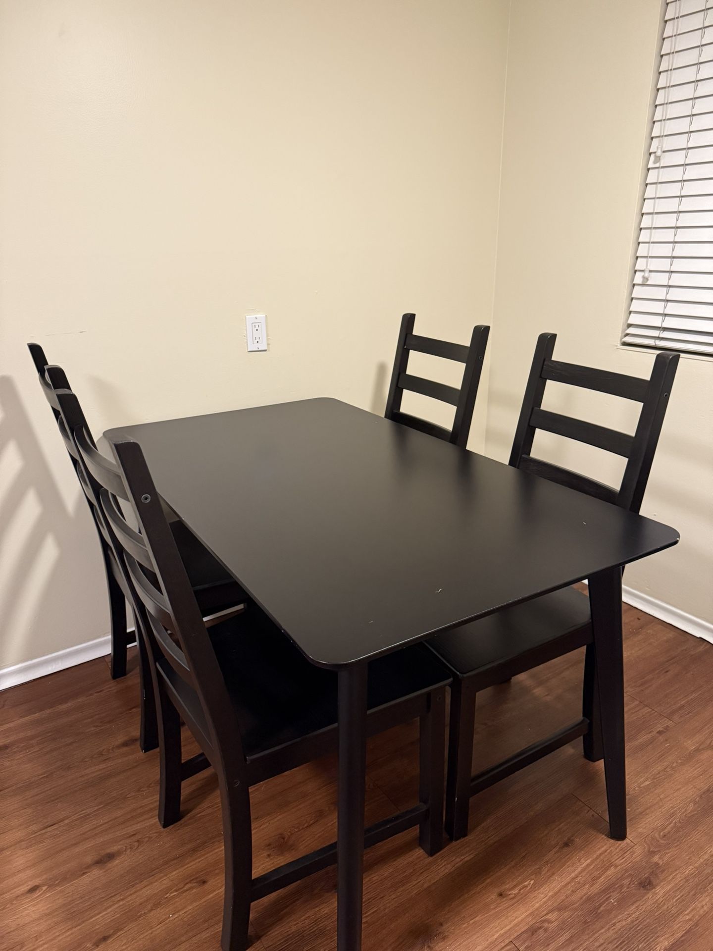 Dining Table With 4 Chairs