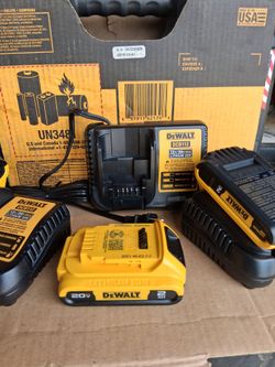 DEWALT 20V BATTERY 2.0 AH WITH CHARGER
