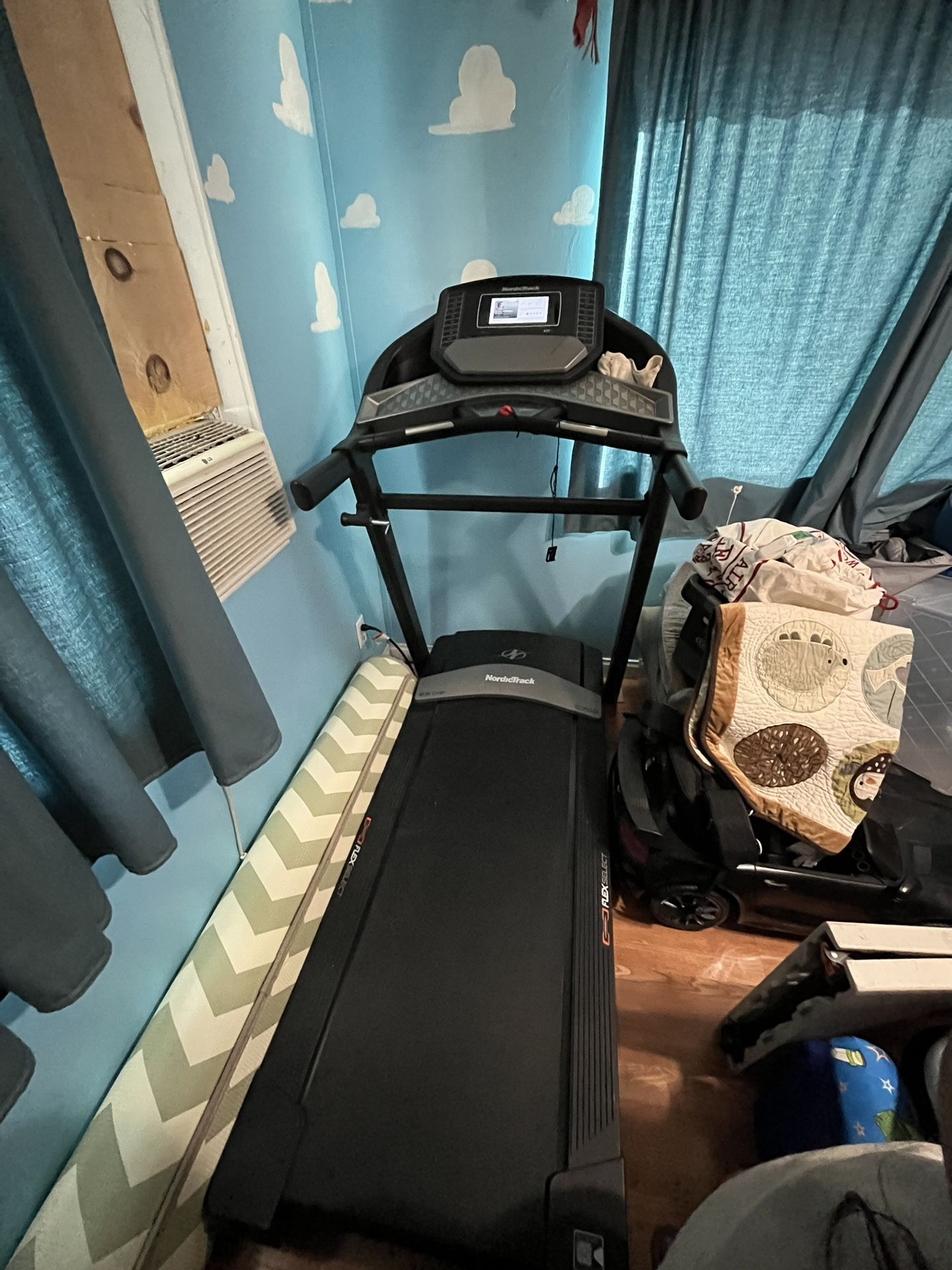 NordicTrack C 700 Folding Treadmill