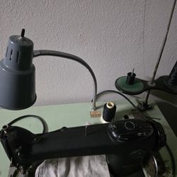 Singer Sewing Machine 