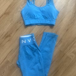 NVGTN Sports Bra And Leggings Set 