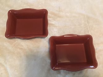 Set of two baking bakeware $5 each perfect for holidays baking dishes