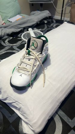 Nike basketball green/white shoes