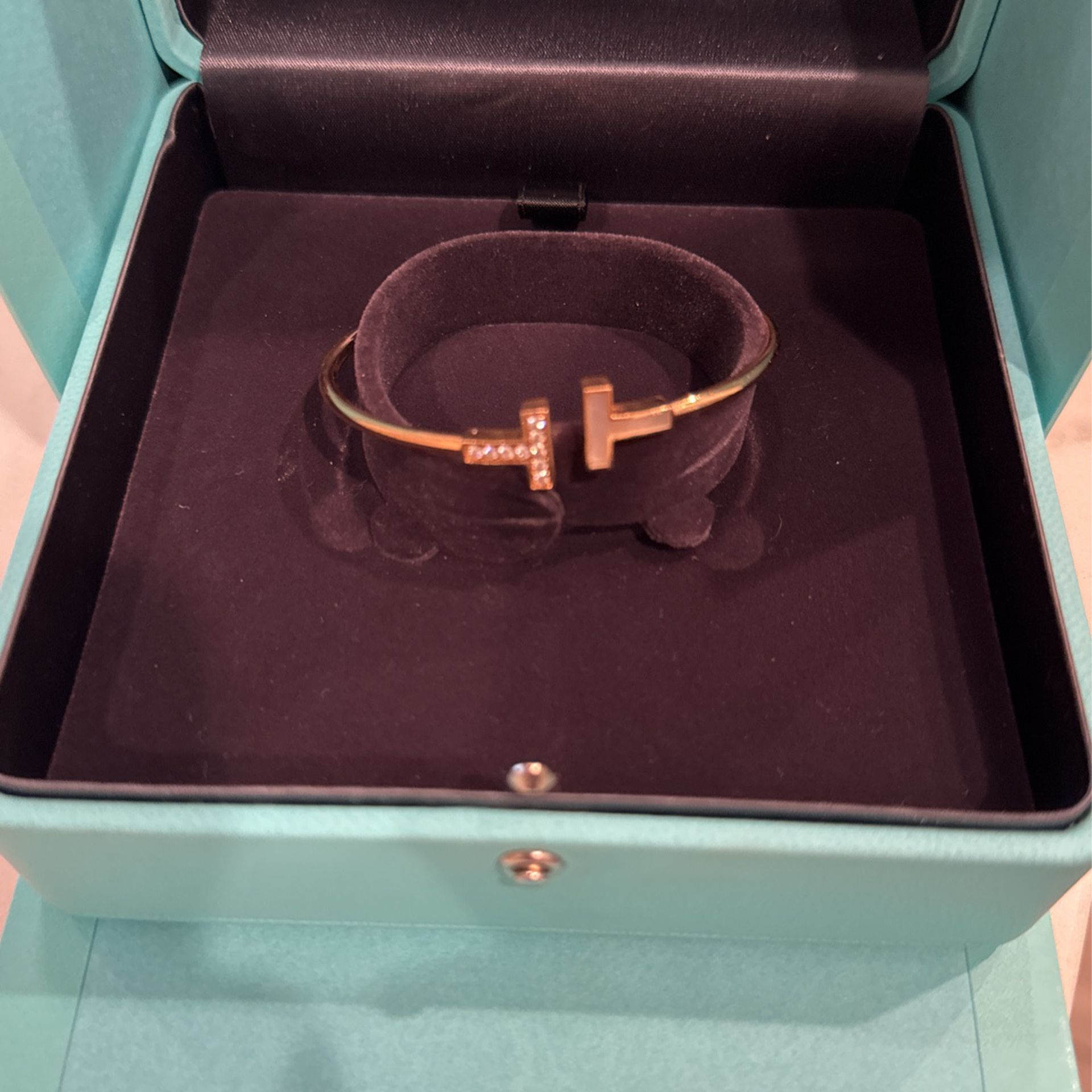 Tiffany & Co 18r Diamond MOP t wIRE bracelet MD  