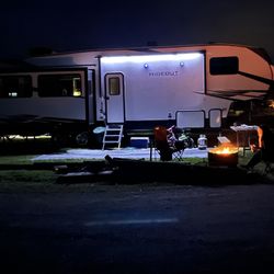 2021 Keystone Hideout 320mbds