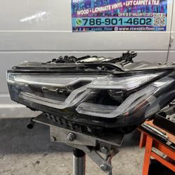 2021 BMW 550i Headlight