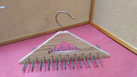 Tie rack
