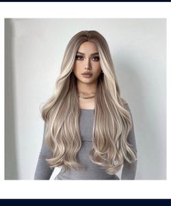 Women's 26-inch long, curly blonde wig