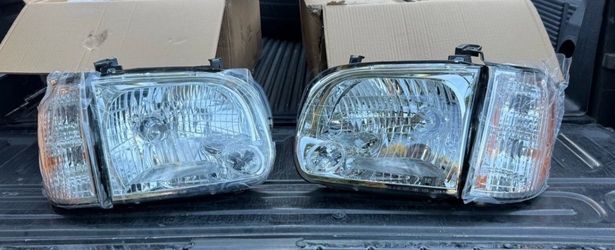 05-06 Toyota Tundra Crew Cab Factory Style Headlights Corner Lights